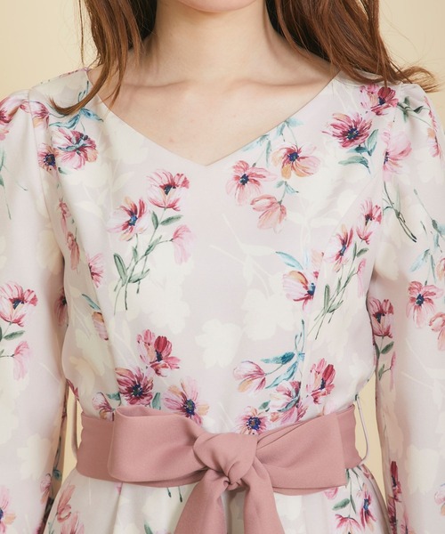 tocco closet（トッコ　クローゼット）の「ウエストりぼん付き配色フラワープリントワンピース（ワンピース・レディース・ピンク/ブルー・M）」の9枚目の写真