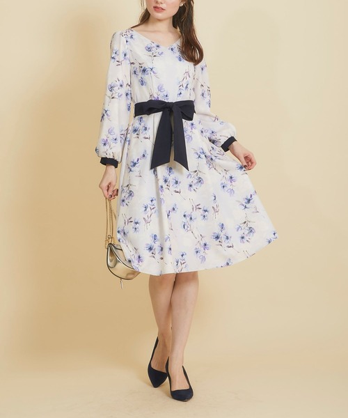 tocco closet（トッコ　クローゼット）の「ウエストりぼん付き配色フラワープリントワンピース（ワンピース・レディース・ピンク/ブルー・M）」の3枚目の写真