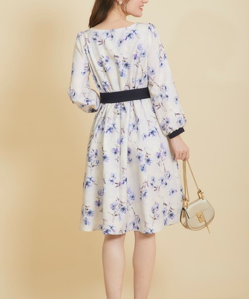 tocco closet（トッコ　クローゼット）の「ウエストりぼん付き配色フラワープリントワンピース（ワンピース・レディース・ピンク/ブルー・M）」の5枚目の写真