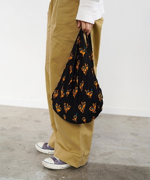 Futier land(フューティアランド)の「絞りエコバッグ(エコバッグ/サブバッグ・レディース・ブラック/ベージュ/グレー/カーキ/ブラック系その他・FREE)」の2枚目の写真