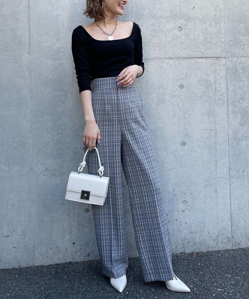 SPIRALGIRL(スパイラルガール)の「バックオープンリブトップス(Tシャツ/カットソー・レディース・ブラック/ベージュ/オフホワイト・FREE)」の11枚目の写真