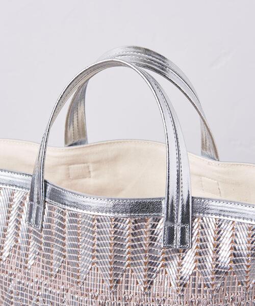 UNITED ARROWS（ユナイテッドアローズ）の「UWCC MTLC ラウンド トートバッグ †◆（トートバッグ・レディース・ゴールド/シルバー・FREE）」の3枚目の写真