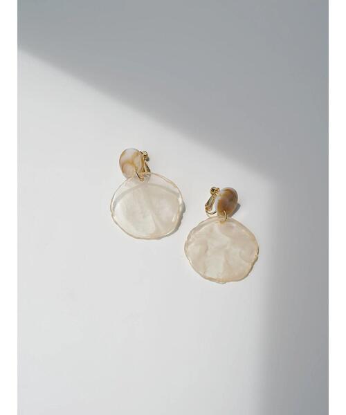 AMERICAN HOLIC(アメリカンホリック)の「ラウンドアクリルイヤリング *(イヤリング・レディース・ブラック/ブラウン/アイボリー・FREE)」の4枚目の写真