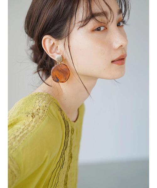 AMERICAN HOLIC(アメリカンホリック)の「ラウンドアクリルイヤリング *(イヤリング・レディース・ブラック/ブラウン/アイボリー・FREE)」の3枚目の写真