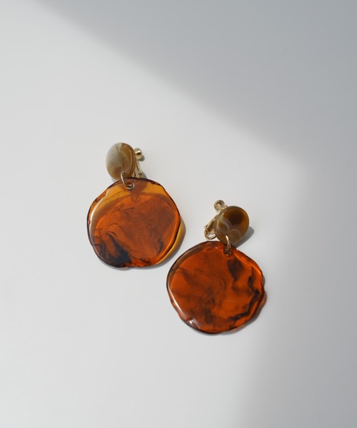 AMERICAN HOLIC(アメリカンホリック)の「ラウンドアクリルイヤリング *(イヤリング・レディース・ブラック/ブラウン/アイボリー・FREE)」の13枚目の写真