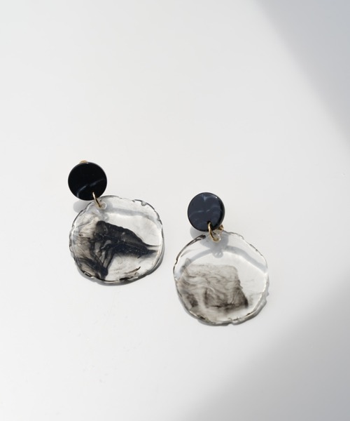 AMERICAN HOLIC(アメリカンホリック)の「ラウンドアクリルイヤリング *(イヤリング・レディース・ブラック/ブラウン/アイボリー・FREE)」の14枚目の写真