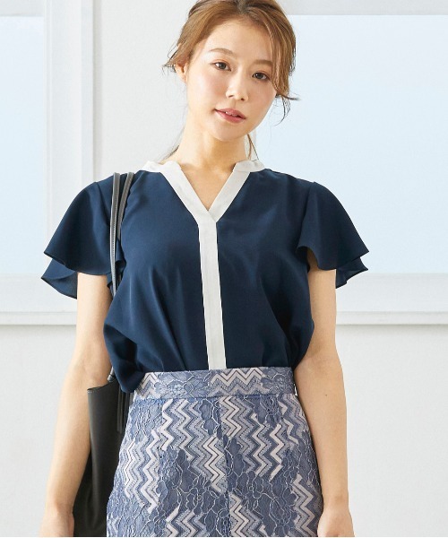 12Twelve Agenda(トゥエルブ アジェンダ)の「配色フレアスリーブキーネックブラウス(シャツ/ブラウス・レディース・オフホワイト/ベージュ/ネイビー・M)」の1枚目の写真