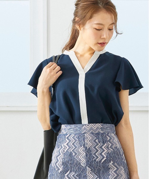 12Twelve Agenda(トゥエルブ アジェンダ)の「配色フレアスリーブキーネックブラウス(シャツ/ブラウス・レディース・オフホワイト/ベージュ/ネイビー・M)」の20枚目の写真