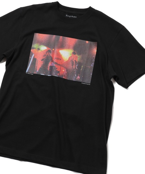 MEN'S BIGI（メンズビギ）の「[KENJI KUBO × MENS BIGI] <The Stone Roses/ザ・ストーン・ローゼズ>フォトT＃02（Tシャツ/カットソー・メンズ・ブラック/ホワイト・01/02/03）」の2枚目の写真
