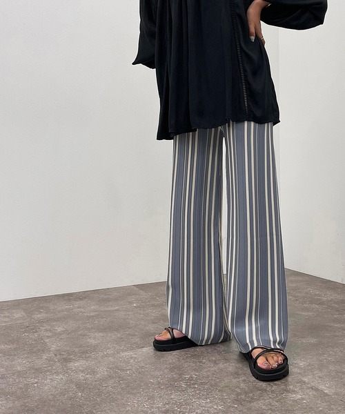 apres jour mignon（アプレジュールミニョン）の「マルチストライプニットパンツ【ZOZOTOWN限定アイテム】（その他パンツ・レディース・ブラック系その他/グリーン系その他3/アイボリー/ブルー系その他・SMALL/X-LARGE/MEDIUM）」の4枚目の写真