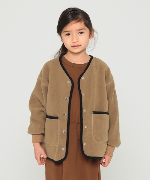 undeny.（アンディニ－）の「undeny./アンデニー フリースノーカラージャケット（ノーカラージャケット・キッズ・ベージュ/ブラック/カーキ・XL/M/L/S）」の3枚目の写真