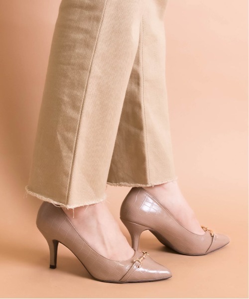 RANDA(ランダ)の「ストレスフリー/3E幅広 ソフト ビットパーツパンプス(パンプス・レディース・カーキ/グレイッシュベージュ/ブラック/アイボリー/ピンク・23.5/24.5/22.5/25.5/23/24/22/25)」の12枚目の写真