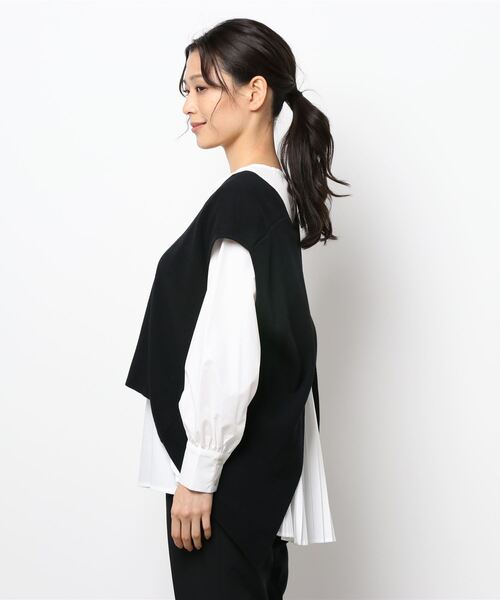 PICCIN（ピッチン）の「ニットベスト付き後ろプリーツブラウス（シャツ/ブラウス・レディース・ブラック/ベージュ/黄緑系・M）」の5枚目の写真
