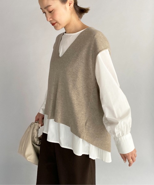 PICCIN（ピッチン）の「ニットベスト付き後ろプリーツブラウス（シャツ/ブラウス・レディース・ブラック/ベージュ/黄緑系・M）」の2枚目の写真