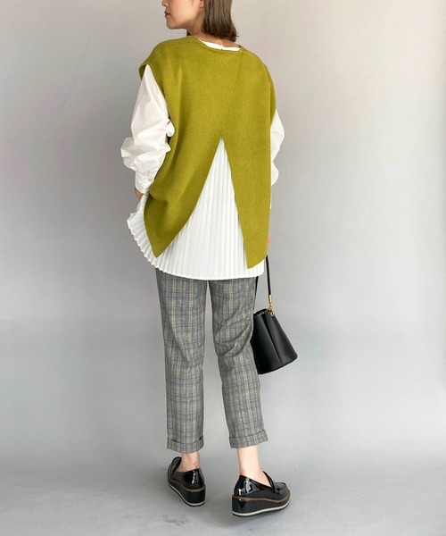 PICCIN（ピッチン）の「ニットベスト付き後ろプリーツブラウス（シャツ/ブラウス・レディース・ブラック/ベージュ/黄緑系・M）」の10枚目の写真