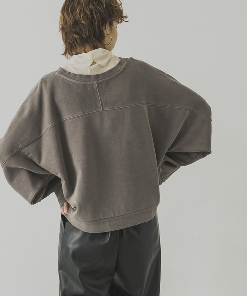 URBAN RESEARCH（アーバンリサーチ）の「製品染めボリュームスリーブプルオーバー（Tシャツ/カットソー・レディース・オフホワイト/ブラウン/グリーン・FREE）」の3枚目の写真