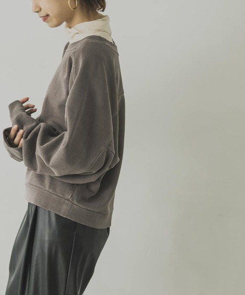 URBAN RESEARCH（アーバンリサーチ）の「製品染めボリュームスリーブプルオーバー（Tシャツ/カットソー・レディース・オフホワイト/ブラウン/グリーン・FREE）」の6枚目の写真