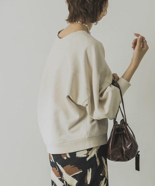 URBAN RESEARCH（アーバンリサーチ）の「製品染めボリュームスリーブプルオーバー（Tシャツ/カットソー・レディース・オフホワイト/ブラウン/グリーン・FREE）」の16枚目の写真