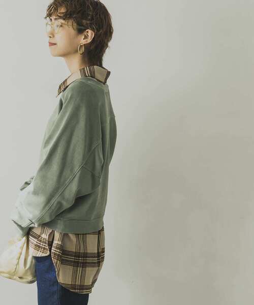 URBAN RESEARCH（アーバンリサーチ）の「製品染めボリュームスリーブプルオーバー（Tシャツ/カットソー・レディース・オフホワイト/ブラウン/グリーン・FREE）」の7枚目の写真