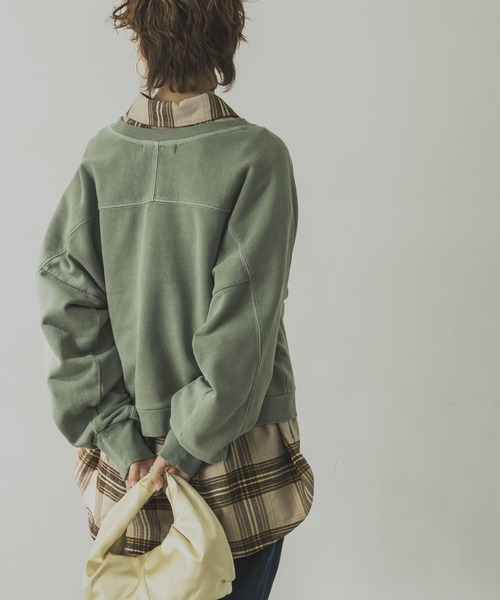 URBAN RESEARCH（アーバンリサーチ）の「製品染めボリュームスリーブプルオーバー（Tシャツ/カットソー・レディース・オフホワイト/ブラウン/グリーン・FREE）」の17枚目の写真