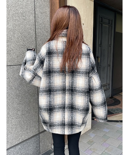 ENVYM(アンビー)の「タックスリーブコクーンCT(その他アウター・レディース・ブラック/ベージュ・FREE)」の3枚目の写真