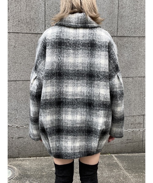 ENVYM(アンビー)の「タックスリーブコクーンCT(その他アウター・レディース・ブラック/ベージュ・FREE)」の13枚目の写真
