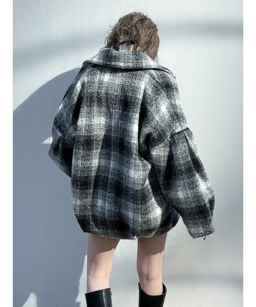ENVYM(アンビー)の「タックスリーブコクーンCT(その他アウター・レディース・ブラック/ベージュ・FREE)」の22枚目の写真