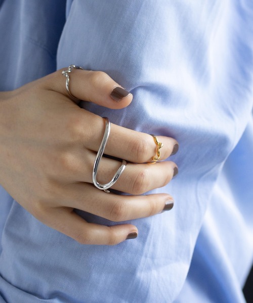 JUICY ROCK（ジューシーロック）の「GP(SV925)/SV925 ツイストピンキーリング（リング・レディース・シルバー/ゴールド・#4）」の6枚目の写真