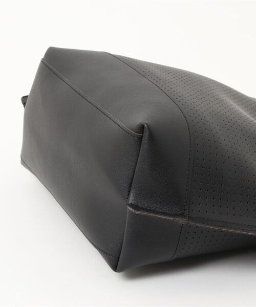 Te chichi（テチチ）の「バンブーハンドル合皮トートバッグ（トートバッグ・レディース・モカ/オフホワイト/ブラック・ﾌﾘ-）」の8枚目の写真