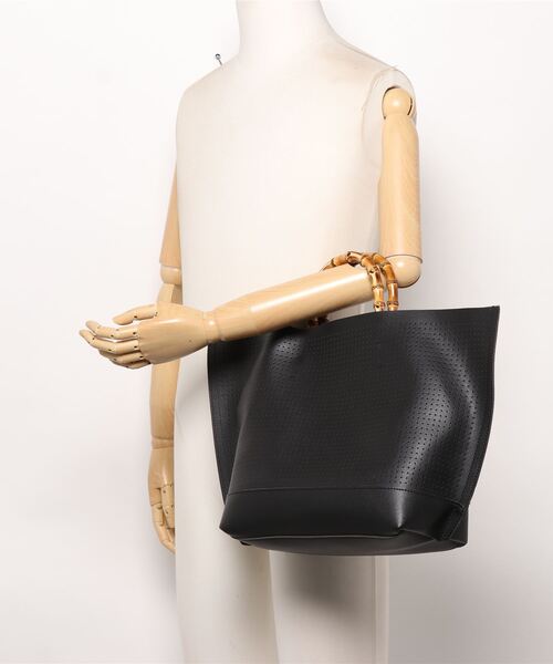 Te chichi（テチチ）の「バンブーハンドル合皮トートバッグ（トートバッグ・レディース・モカ/オフホワイト/ブラック・ﾌﾘ-）」の7枚目の写真