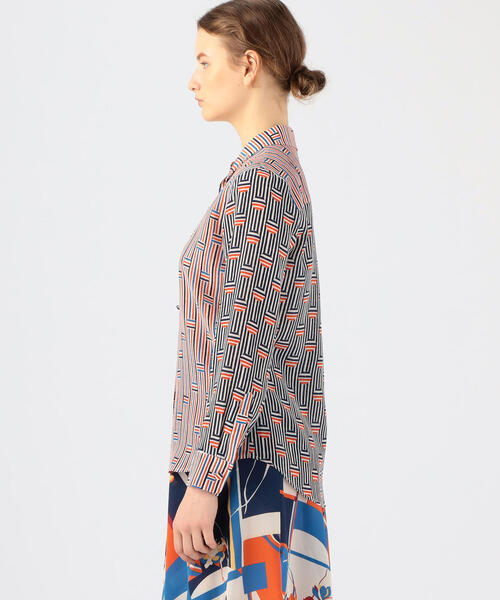 TOMORROWLAND (トゥモローランド)の「MANTERO シルク プリントシャツ(シャツ/ブラウス・レディース・オレンジ系その他2・40)」の2枚目の写真