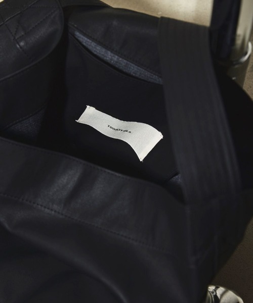TODAYFUL(トゥデイフル)の「TODAYFUL(トゥデイフル) "Ecoleather Tote Bag"エコレザートートバッグ/12221005(トートバッグ・レディース・ブラック/キナリ・ONE SIZE)」の9枚目の写真