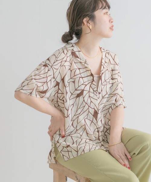 ITEMS URBANRESEARCH（アイテムズ アーバンリサーチ）の「カイキンプリントシャツ（シャツ/ブラウス・レディース・ブラック/オフホワイト・FREE）」の2枚目の写真