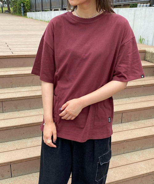 PairPair(ペアペア)の「WピスネームポケットTEE(ユニセックス)(Tシャツ/カットソー・メンズ・オフホワイト/ボルドー/スミクロ・MEDIUM/LARGE)」の17枚目の写真