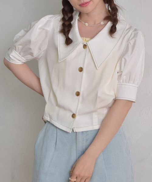 ems excite（エムズエキサイト）の「ステッチショートシャツ（シャツ/ブラウス・レディース・ブラック/ホワイト/ライトグレー・FREE）」の2枚目の写真