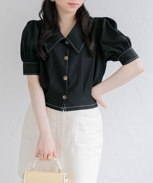 ems excite（エムズエキサイト）の「ステッチショートシャツ（シャツ/ブラウス・レディース・ブラック/ホワイト/ライトグレー・FREE）」の3枚目の写真