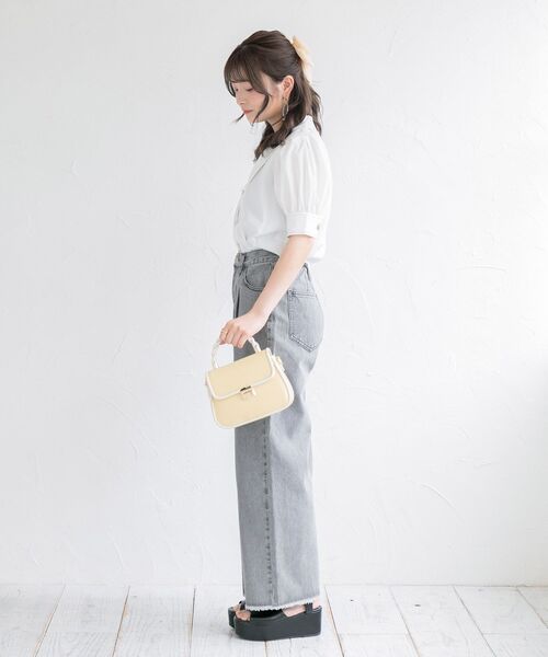 ems excite（エムズエキサイト）の「ステッチショートシャツ（シャツ/ブラウス・レディース・ブラック/ホワイト/ライトグレー・FREE）」の4枚目の写真