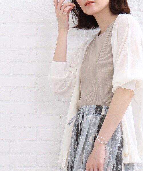 SHOO・LA・RUE（シューラルー）の「◆【洗える】シアー Vネック カーディガン（カーディガン/ボレロ・レディース・ブラック/オレンジ/ブルー/グリーン/ホワイト系・00）」の2枚目の写真