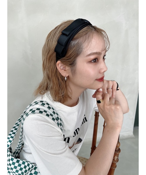 JUMELLE(ジュメロ)の「サテンリボンヘッドバンド(カチューシャ・レディース・ブラック・FREE)」の6枚目の写真