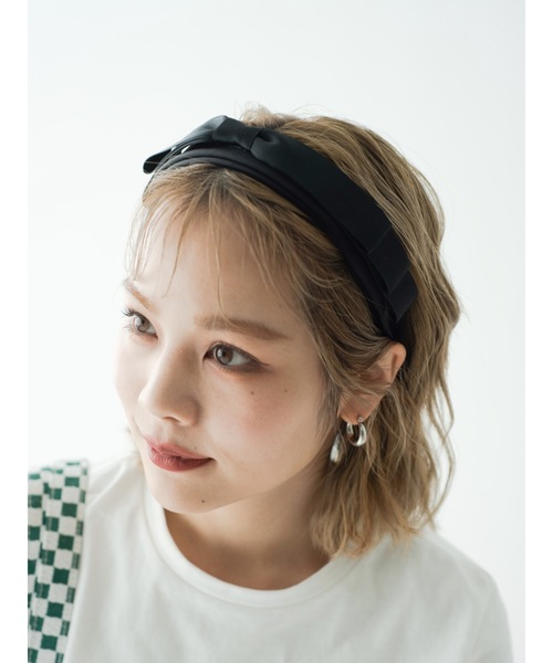 JUMELLE(ジュメロ)の「サテンリボンヘッドバンド(カチューシャ・レディース・ブラック・FREE)」の2枚目の写真