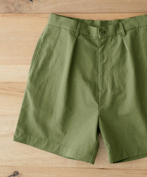ITEMS URBANRESEARCH（アイテムズ アーバンリサーチ）の「2-tuck チノショートパンツ（チノパンツ・メンズ・カーキ/オフホワイト/ブラック・MEDIUM/LARGE）」の3枚目の写真