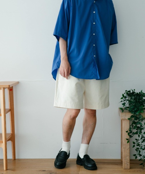 ITEMS URBANRESEARCH（アイテムズ アーバンリサーチ）の「2-tuck チノショートパンツ（チノパンツ・メンズ・カーキ/オフホワイト/ブラック・MEDIUM/LARGE）」の5枚目の写真