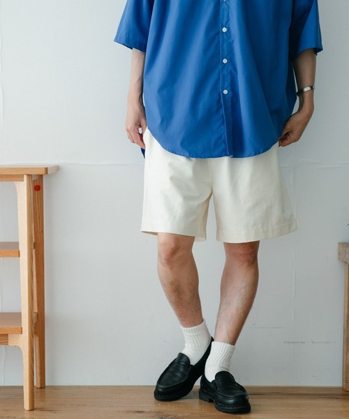 ITEMS URBANRESEARCH（アイテムズ アーバンリサーチ）の「2-tuck チノショートパンツ（チノパンツ・メンズ・カーキ/オフホワイト/ブラック・MEDIUM/LARGE）」の6枚目の写真