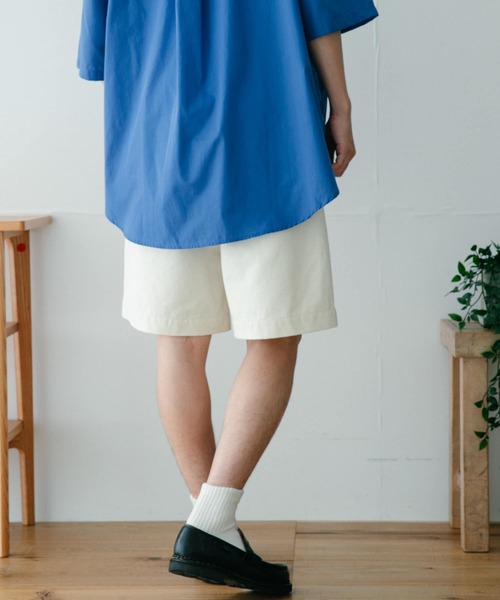ITEMS URBANRESEARCH（アイテムズ アーバンリサーチ）の「2-tuck チノショートパンツ（チノパンツ・メンズ・カーキ/オフホワイト/ブラック・MEDIUM/LARGE）」の9枚目の写真