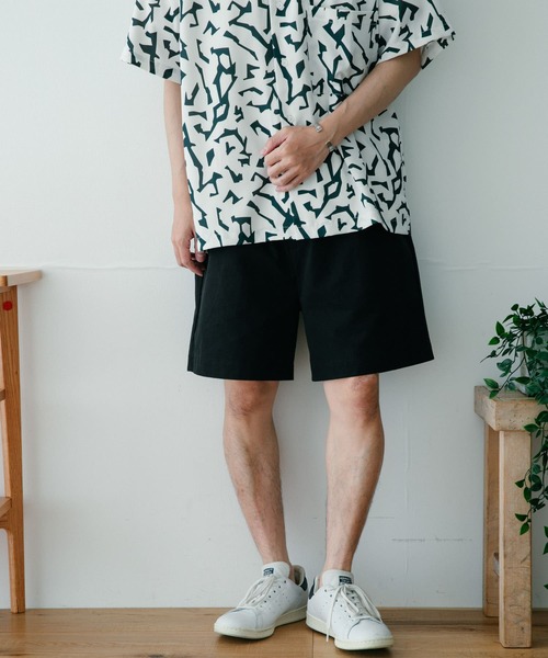ITEMS URBANRESEARCH（アイテムズ アーバンリサーチ）の「2-tuck チノショートパンツ（チノパンツ・メンズ・カーキ/オフホワイト/ブラック・MEDIUM/LARGE）」の12枚目の写真