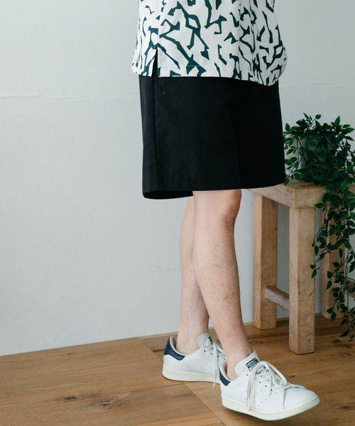 ITEMS URBANRESEARCH（アイテムズ アーバンリサーチ）の「2-tuck チノショートパンツ（チノパンツ・メンズ・カーキ/オフホワイト/ブラック・MEDIUM/LARGE）」の16枚目の写真
