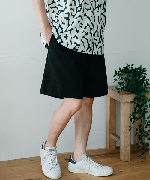 ITEMS URBANRESEARCH（アイテムズ アーバンリサーチ）の「2-tuck チノショートパンツ（チノパンツ・メンズ・カーキ/オフホワイト/ブラック・MEDIUM/LARGE）」の17枚目の写真