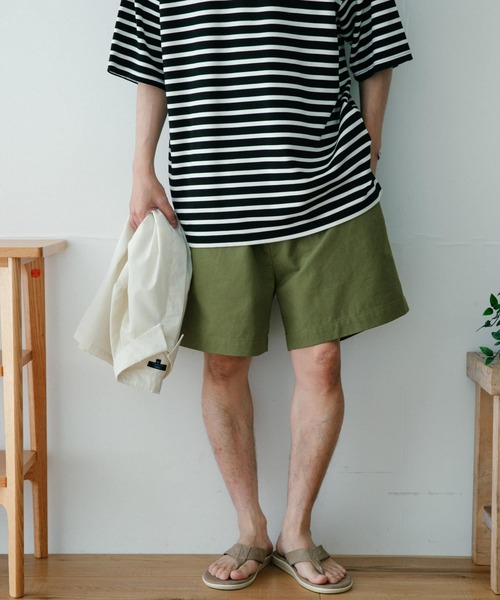 ITEMS URBANRESEARCH（アイテムズ アーバンリサーチ）の「2-tuck チノショートパンツ（チノパンツ・メンズ・カーキ/オフホワイト/ブラック・MEDIUM/LARGE）」の20枚目の写真