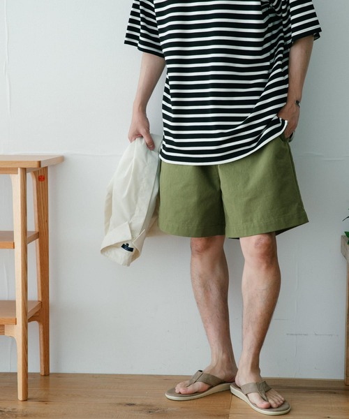 ITEMS URBANRESEARCH（アイテムズ アーバンリサーチ）の「2-tuck チノショートパンツ（チノパンツ・メンズ・カーキ/オフホワイト/ブラック・MEDIUM/LARGE）」の21枚目の写真