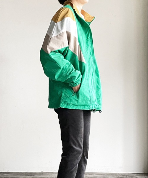 COMMON WARE(コモンウェアー)の「COMMONWARE:NYLON OVER SIZED STND BLOUSON/ナイロンドルマン 切替スタンドブルゾン(ナイロンジャケット・レディース・ネイビー/グリーン/ブラック・M/L/XL)」の12枚目の写真